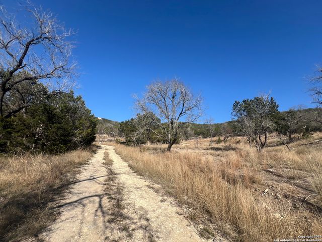 191 Scott Dr, Center Point, TX 78010