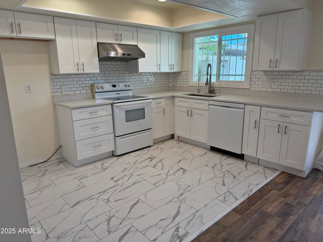 1657 W Hazelwood Street, Phoenix, AZ 85015