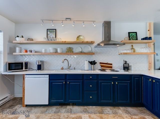 305 Lathrop Street W, Clyde Park, MT 59018