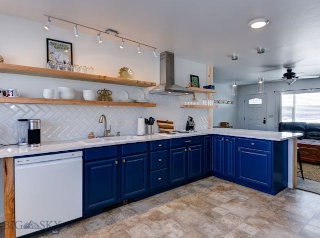 305 Lathrop Street W, Clyde Park, MT 59018