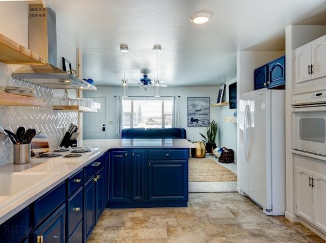 305 Lathrop Street W, Clyde Park, MT 59018