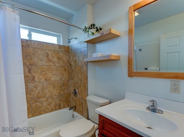 305 Lathrop Street W, Clyde Park, MT 59018