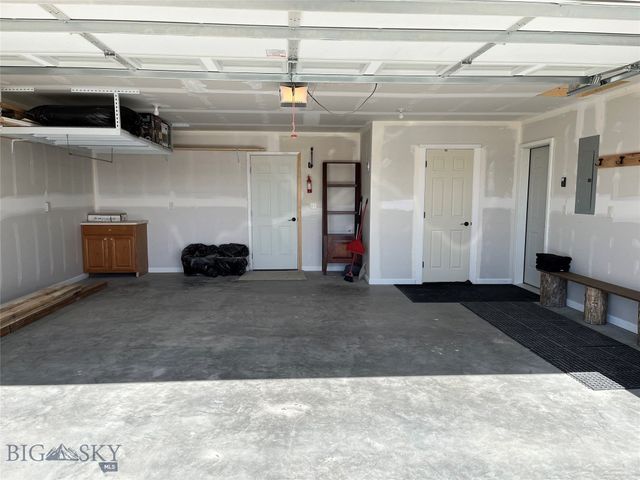 305 Lathrop Street W, Clyde Park, MT 59018