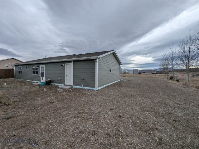 305 Lathrop Street W, Clyde Park, MT 59018