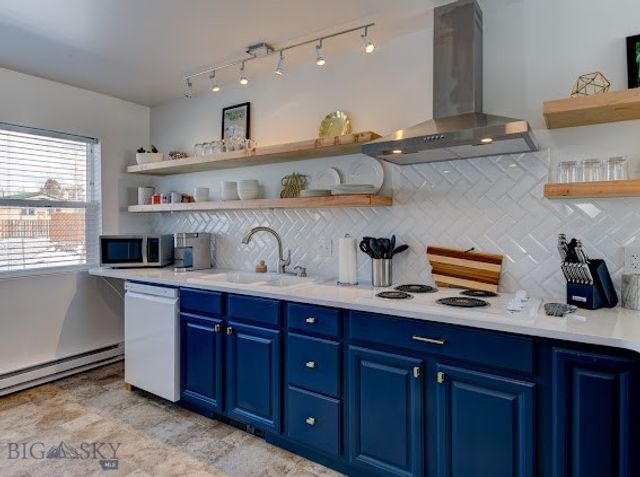 305 Lathrop Street W, Clyde Park, MT 59018