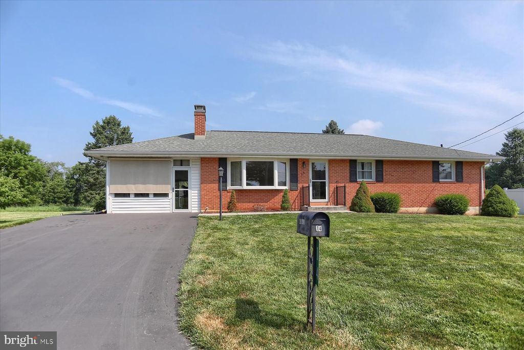 14 POPLAR DR, Mechanicsburg, PA 17050