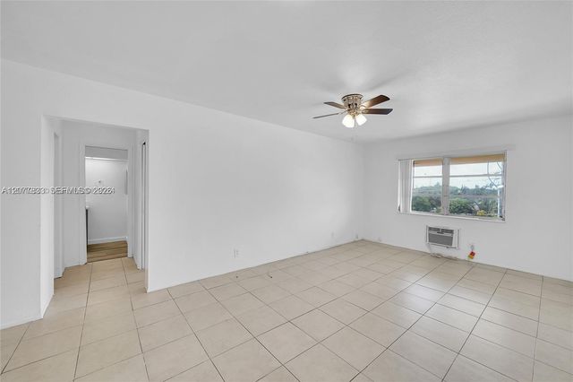 1050 E Sample Road 309, Pompano Beach, FL 33064