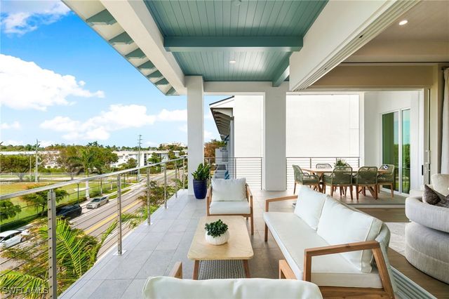 201 8th ST S 301, Naples, FL 34102