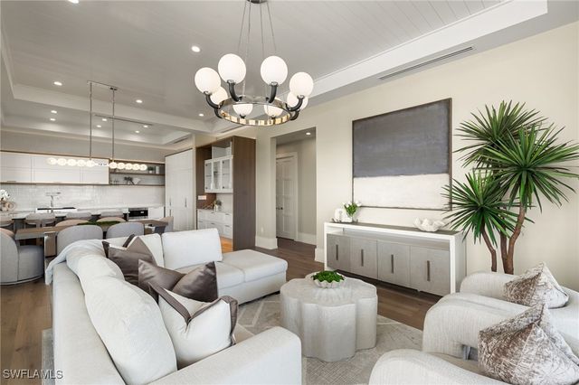 201 8th ST S 301, Naples, FL 34102