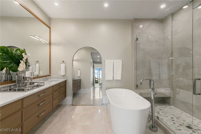 201 8th ST S 301, Naples, FL 34102