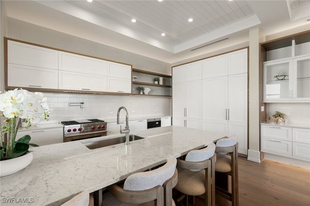 201 8th ST S 301, Naples, FL 34102