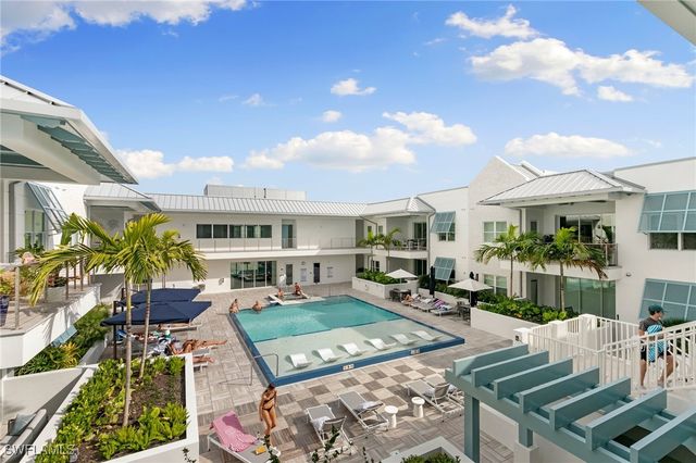 201 8th ST S 301, Naples, FL 34102