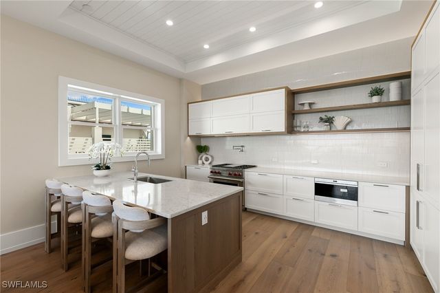 201 8th ST S 301, Naples, FL 34102