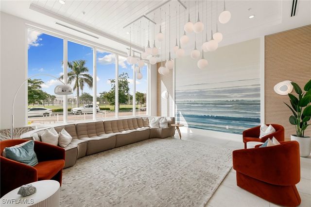 201 8th ST S 301, Naples, FL 34102