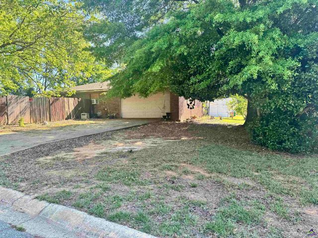 216 Hickory Glen, Centerville, GA 31208