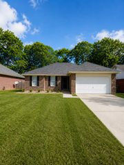1261 Glastonbury Road, Sumter, SC 29154