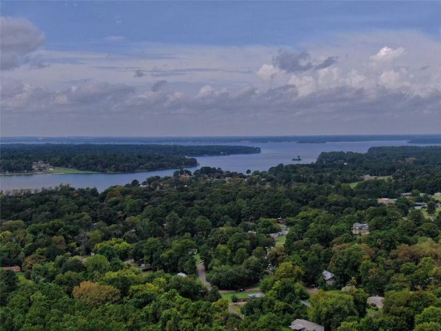 11779 White Cedar, Willis, TX 77318