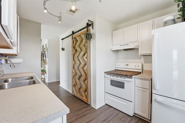 4014 6th Street, Galveston, TX 77554