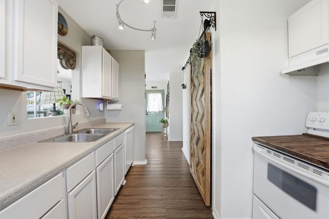 4014 6th Street, Galveston, TX 77554