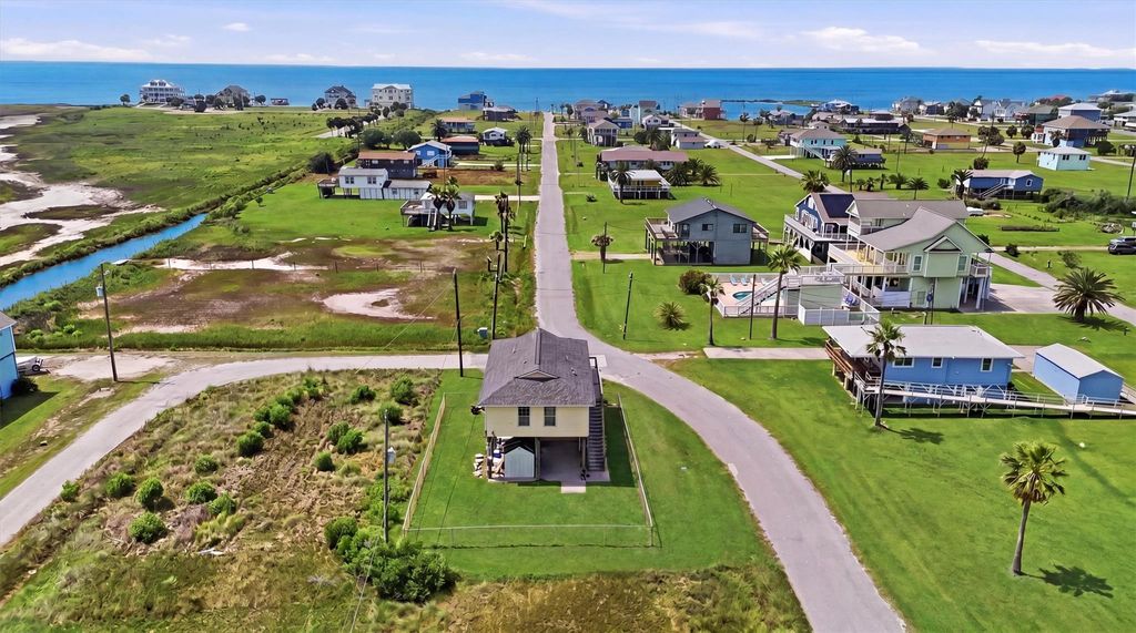 4014 6th Street, Galveston, TX 77554