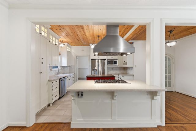 6666 Fairfield Street, Houston, TX 77023