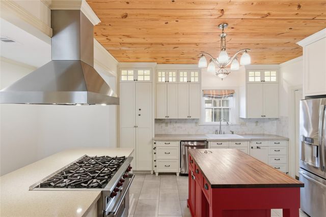 6666 Fairfield Street, Houston, TX 77023