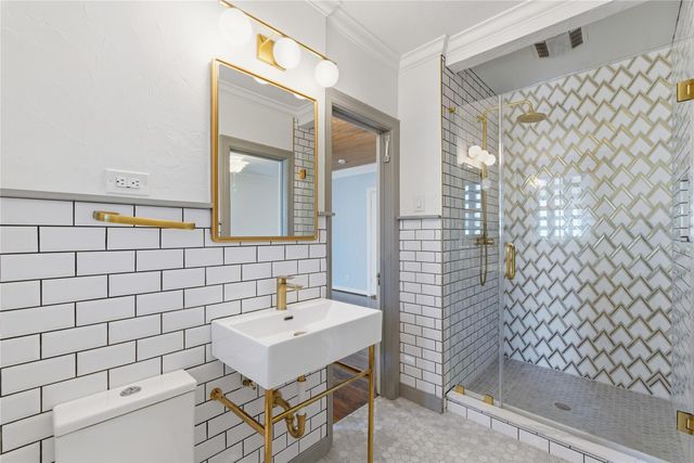 6666 Fairfield Street, Houston, TX 77023