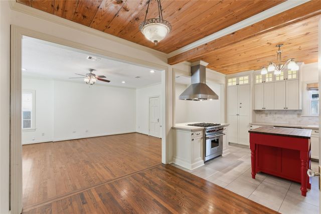 6666 Fairfield Street, Houston, TX 77023