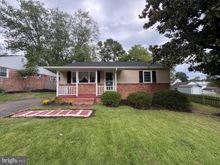 2822 E SIDE DR, Alexandria, VA 22306