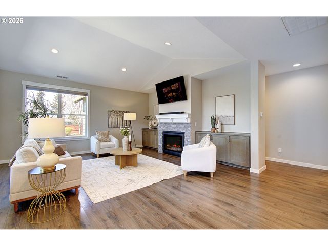 16393 KITTY HAWK Ave, Oregon City, OR 97045