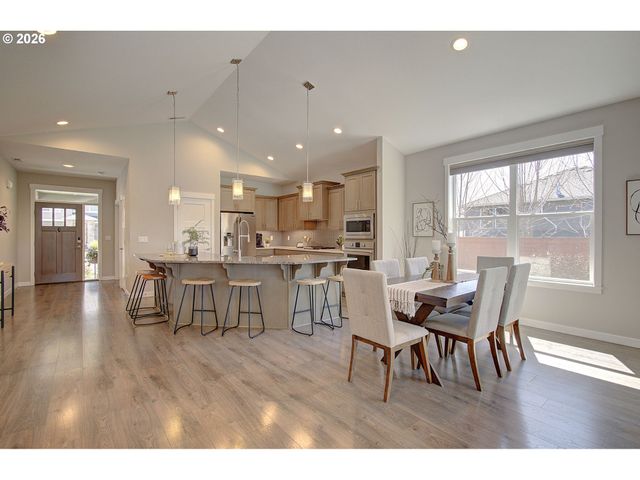 16393 KITTY HAWK Ave, Oregon City, OR 97045