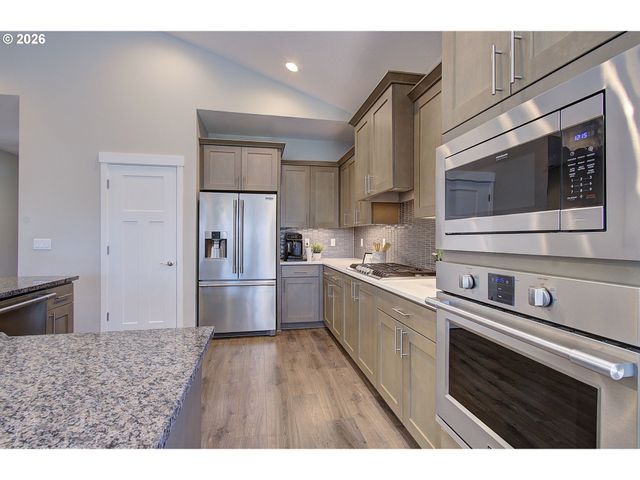 16393 KITTY HAWK Ave, Oregon City, OR 97045