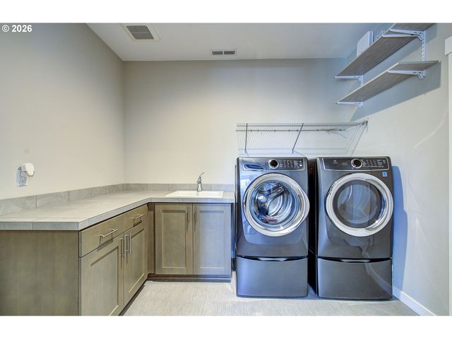 16393 KITTY HAWK Ave, Oregon City, OR 97045