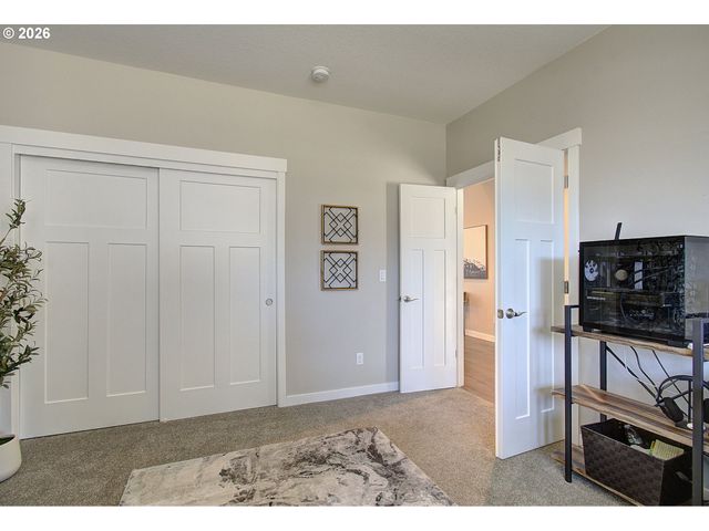 16393 KITTY HAWK Ave, Oregon City, OR 97045