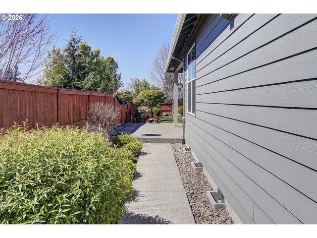 16393 KITTY HAWK Ave, Oregon City, OR 97045