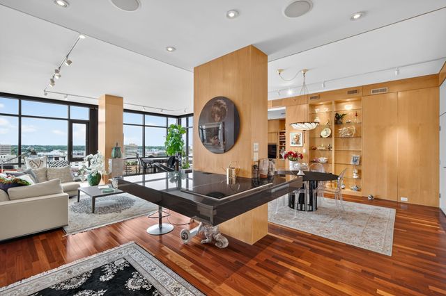 300 Walnut Street 2205, Des Moines, IA 50309
