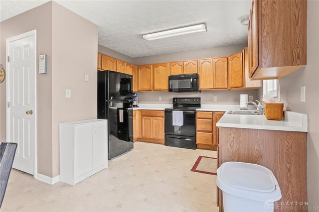 1560 Adamsmoor Drive, Waynesville, OH 45068