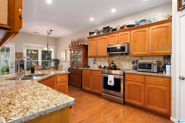 533 HACKBERRY RIDGE COVE, Birmingham, AL 35226