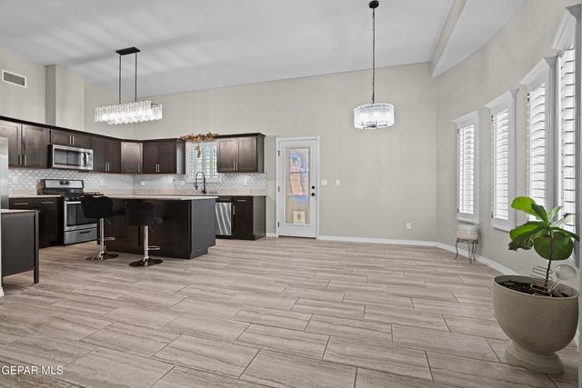 788 PONTOP HALL Street, El Paso, TX 79928