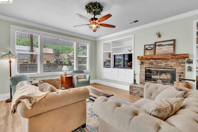 10 Kali Ct, Oakley, CA 94561