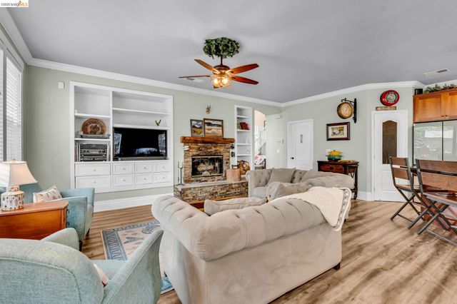 10 Kali Ct, Oakley, CA 94561