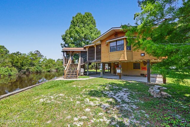 15 Wisteria Court, Bay Saint Louis, MS 39520