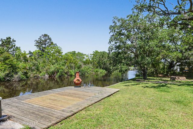 15 Wisteria Court, Bay Saint Louis, MS 39520