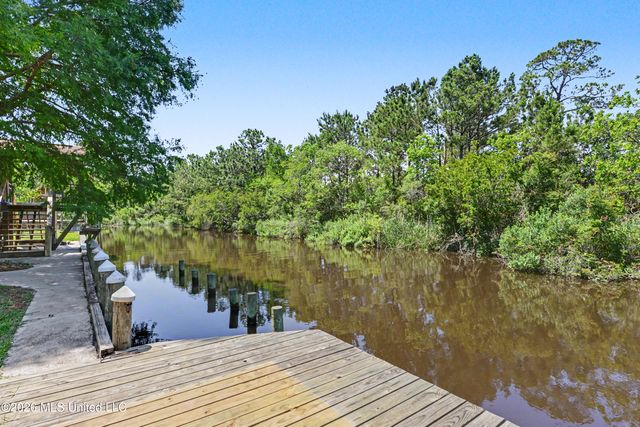 15 Wisteria Court, Bay Saint Louis, MS 39520