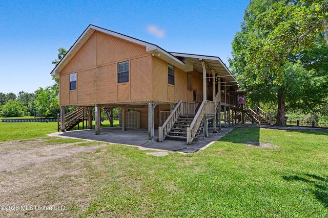 15 Wisteria Court, Bay Saint Louis, MS 39520