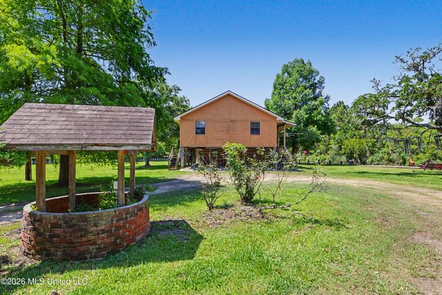 15 Wisteria Court, Bay Saint Louis, MS 39520