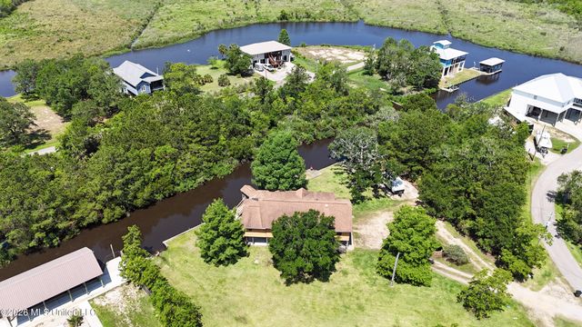 15 Wisteria Court, Bay Saint Louis, MS 39520
