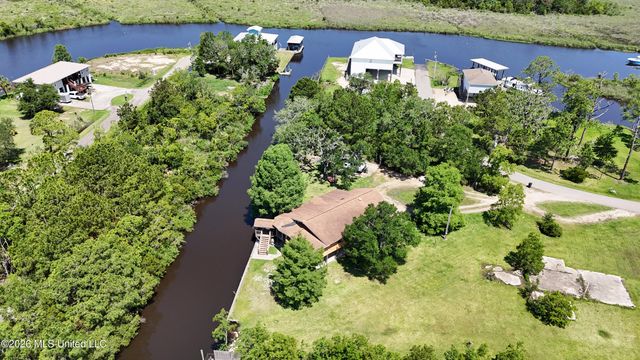 15 Wisteria Court, Bay Saint Louis, MS 39520