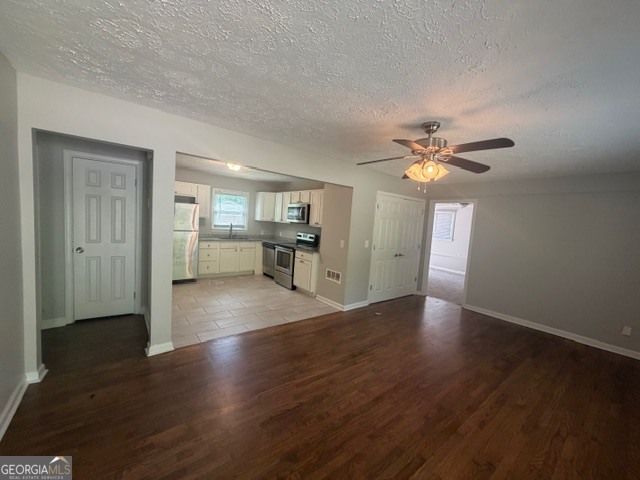 6057 Blackhawk Trail SE, Mableton, GA 30126