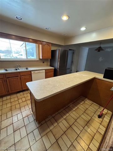 2041 Twilight Hill, Commerce Twp, MI 48390